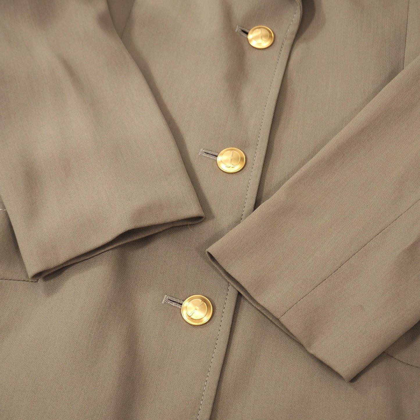 良品 グッチ GUCCI ヴィンテージ 金GGボタン セットアップ ジャケット スカート スーツ 42 ベージュ レディース 正規品 5-OG002