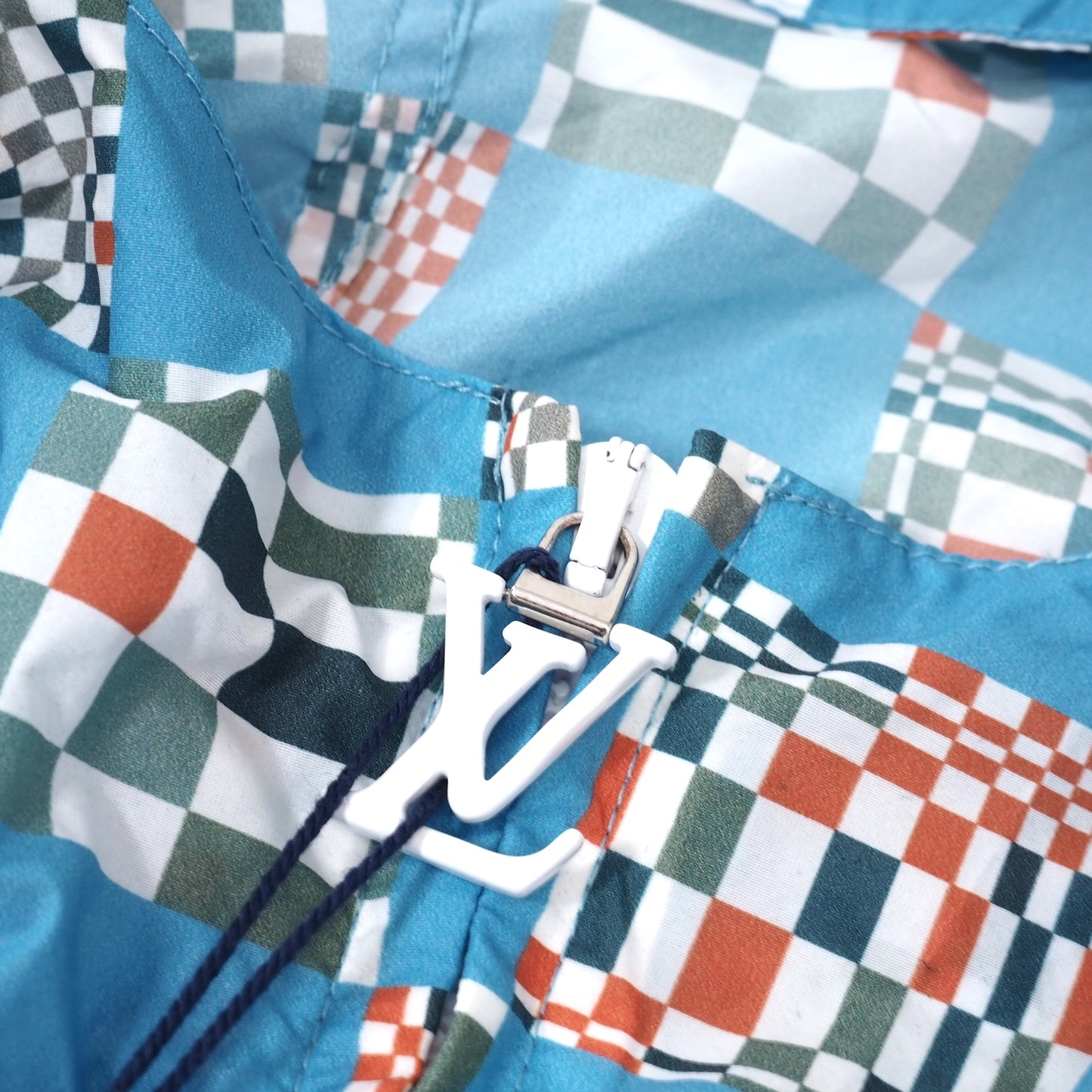 極美品 ルイヴィトン Louis Vuitton 21SS 総柄 ダミエチェッカー パラシュート ジャケット パーカー 48 ブルー メンズ 正規品 5-YG008