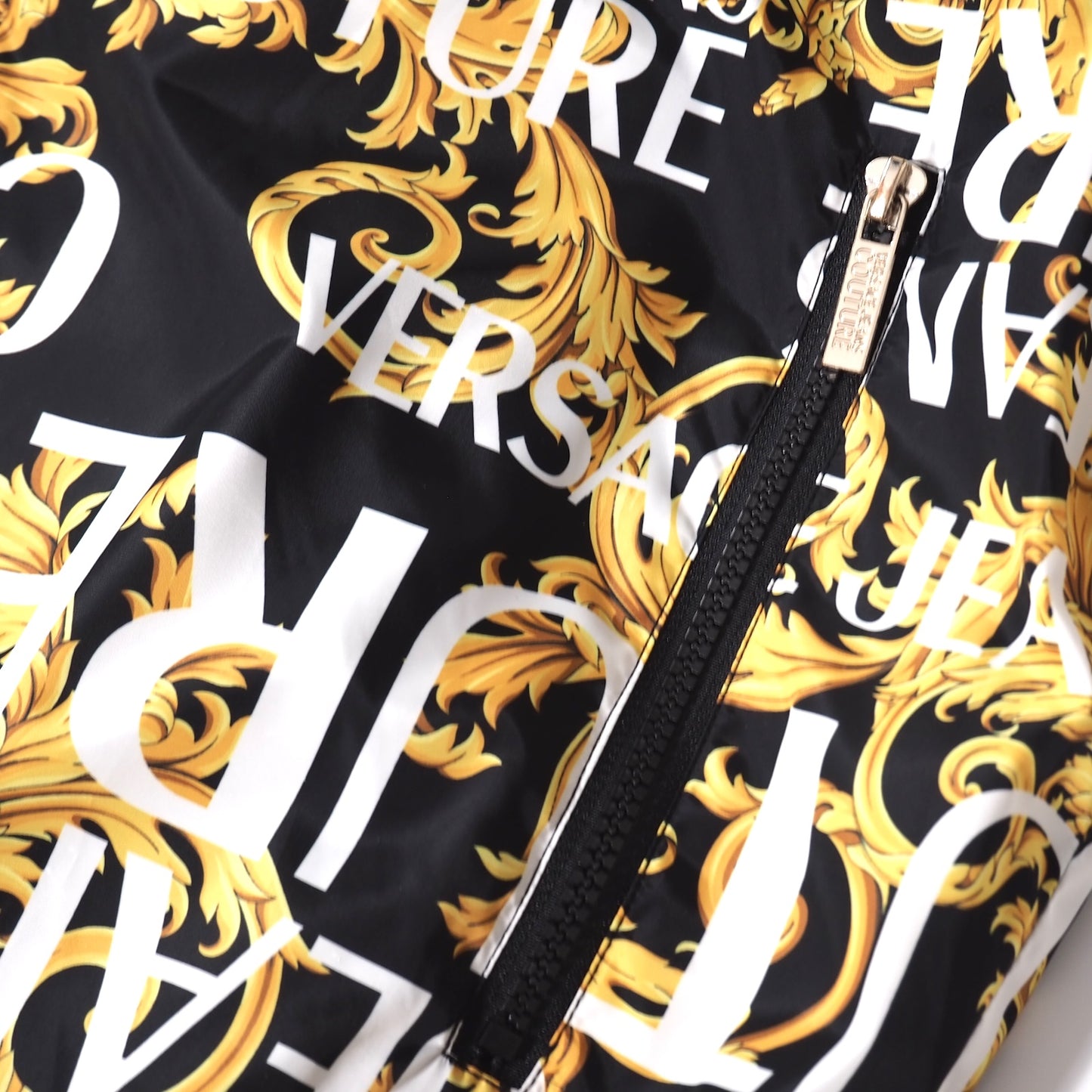 美品 ヴェルサーチ ジーンズ クチュール VERSACE JEANS COUTURE リバーシブル 中綿 ベスト ジャケット M ブラック イエロー メンズ 正規品 5-YH005