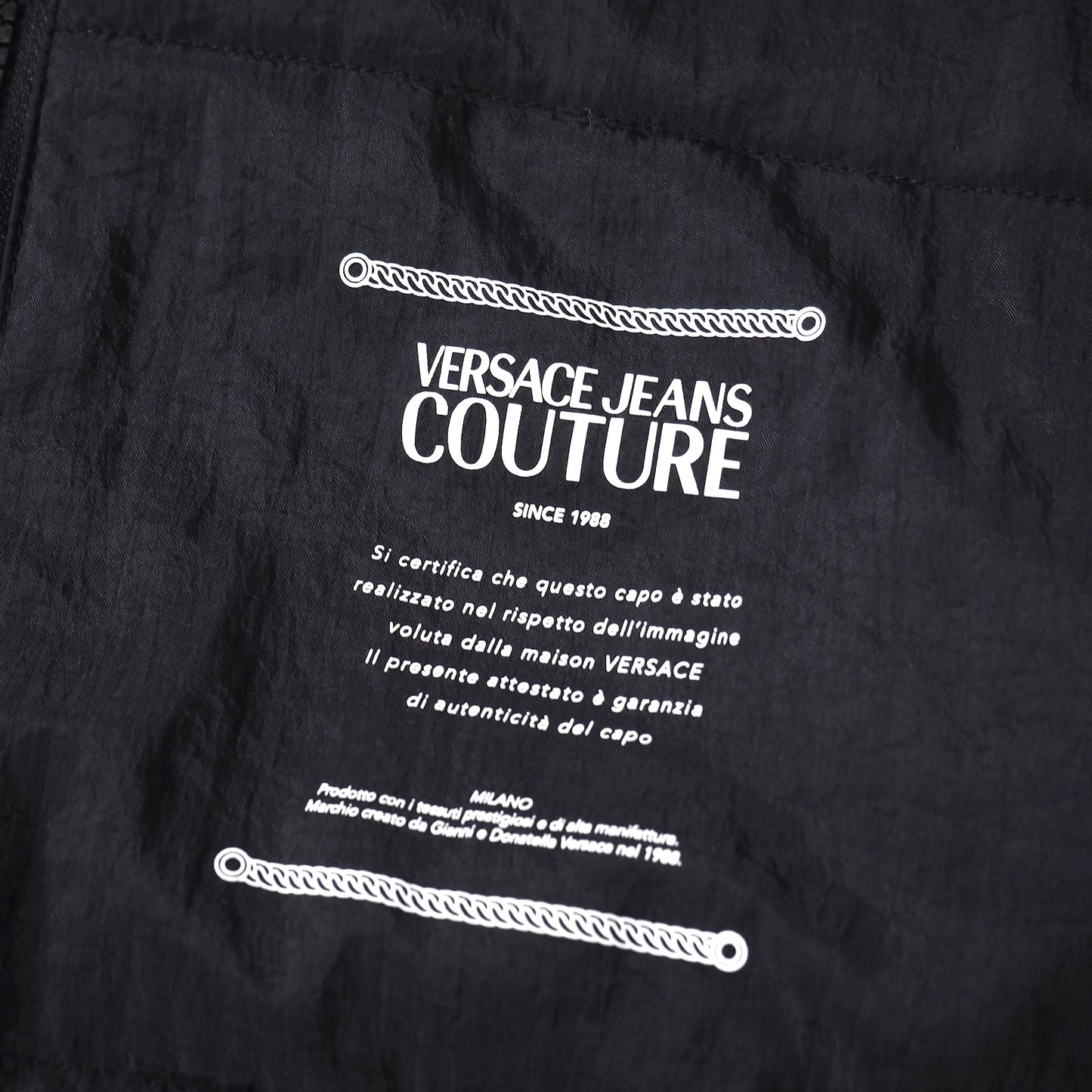美品 ヴェルサーチ ジーンズ クチュール VERSACE JEANS COUTURE リバーシブル 中綿 ベスト ジャケット M ブラック イエロー メンズ 正規品 5-YH005