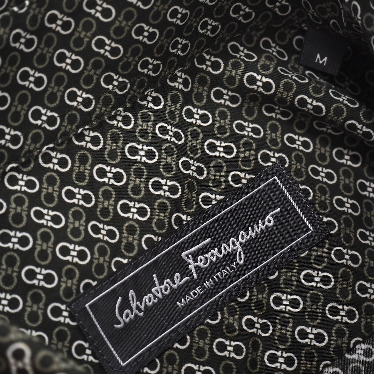 美品 サルヴァトーレフェラガモ Salvatore Ferragamo 現行 ガンチーニ柄 長袖 シャツ M ダークグリーン メンズ 正規品 5-ZG060
