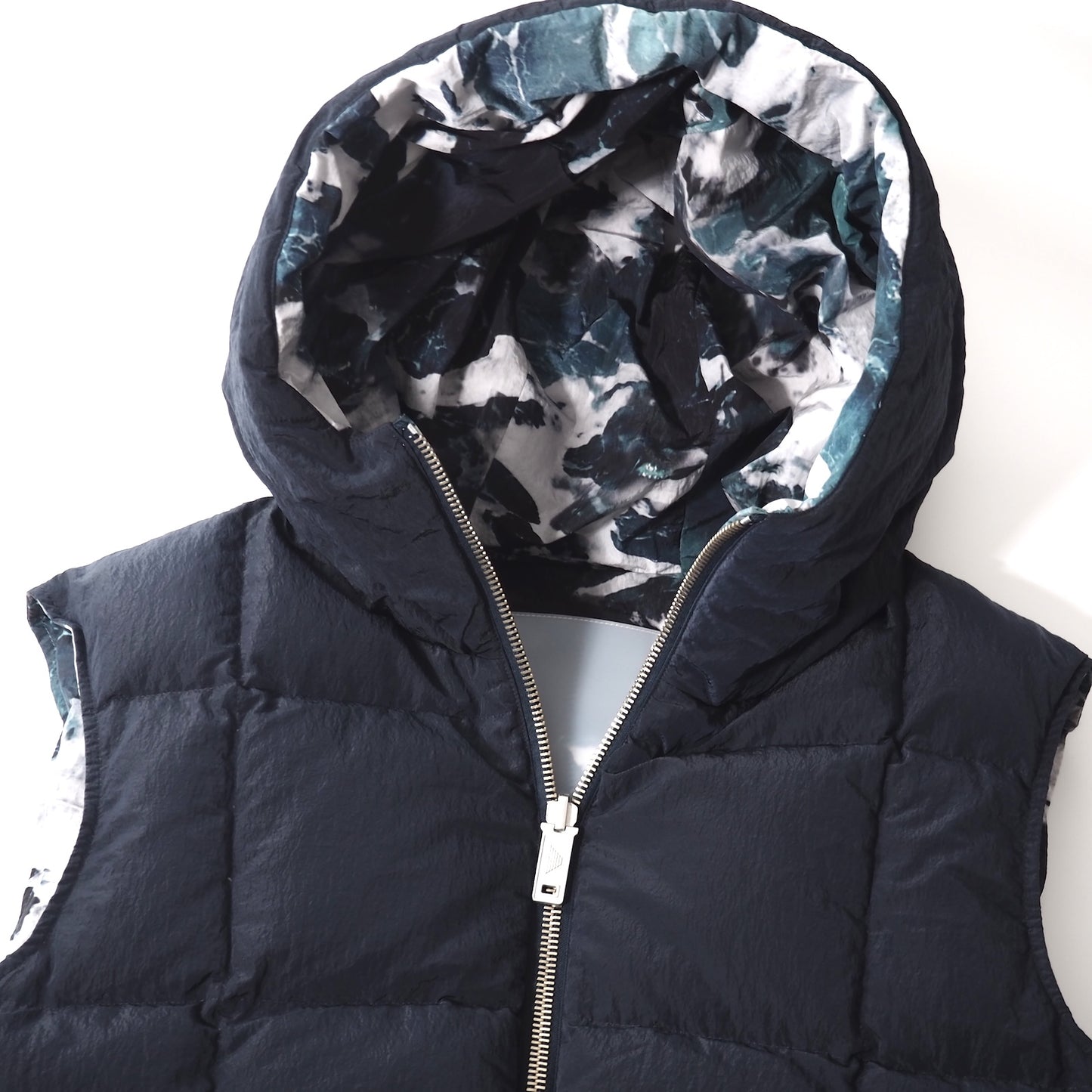 美品 エンポリオアルマーニ EMPORIO ARMANI 21年製 リバーシブル フーデッド ダウン ベスト 50 ネイビー メンズ 正規品 5-ZI011