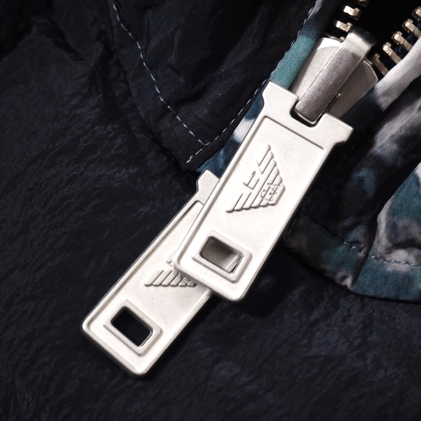 美品 エンポリオアルマーニ EMPORIO ARMANI 21年製 リバーシブル フーデッド ダウン ベスト 50 ネイビー メンズ 正規品 5-ZI011