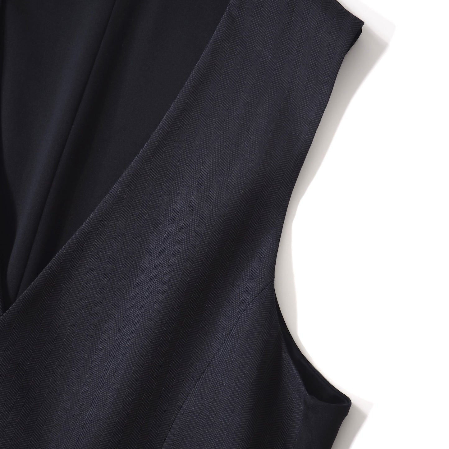 美品 ジョルジオアルマーニ GIORGIO ARMANI イタリア製 タグ付き ヘリンボーン ジレ ベスト 50 ネイビー メンズ 正規品 5-ZJ037