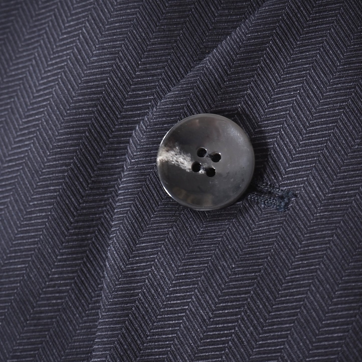 美品 ジョルジオアルマーニ GIORGIO ARMANI イタリア製 タグ付き ヘリンボーン ジレ ベスト 50 ネイビー メンズ 正規品 5-ZJ037