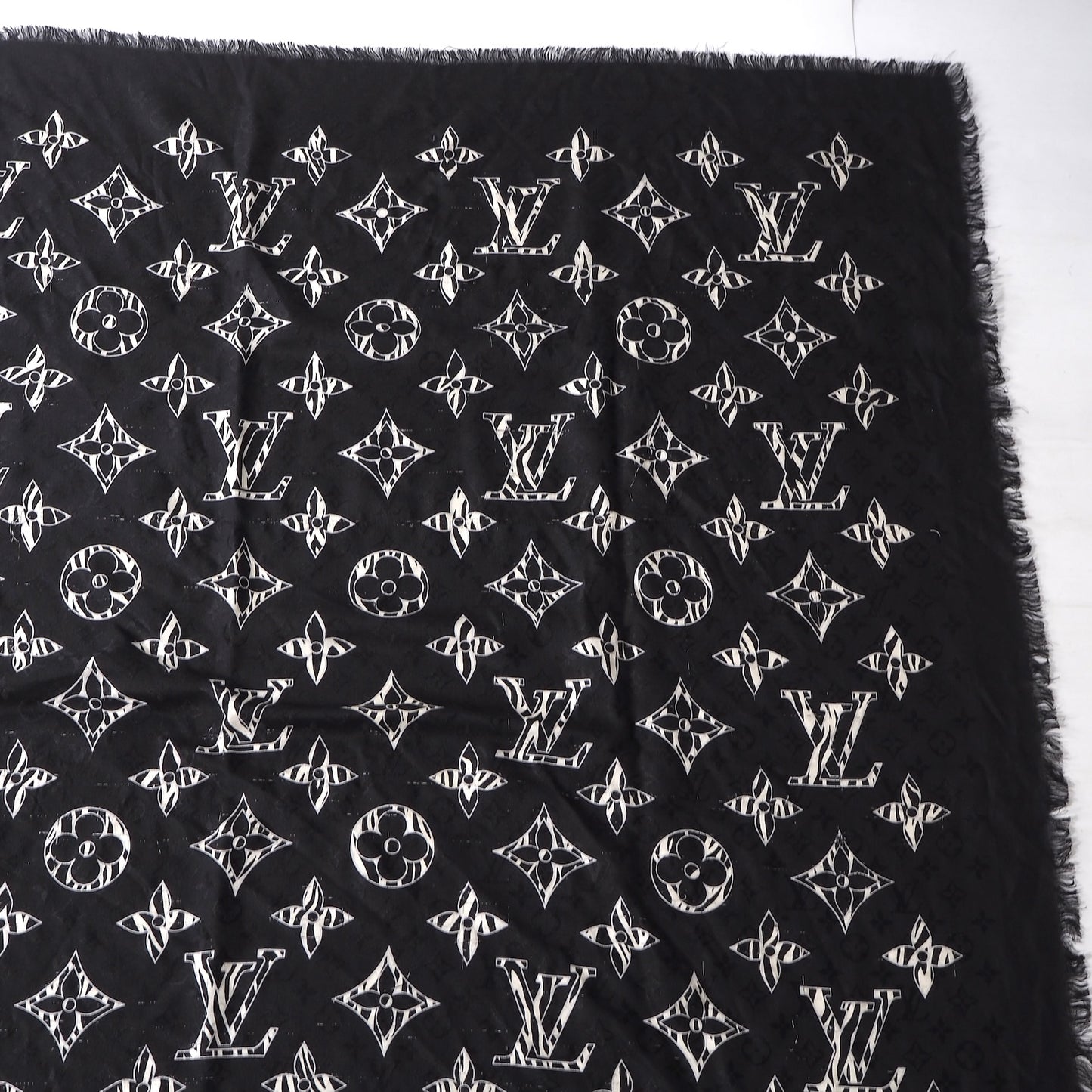ルイヴィトン Louis Vuitton 20AW M76359 ジャイアントモノグラム ジャングル 大判 ストール ブラック 正規品 6-AD023