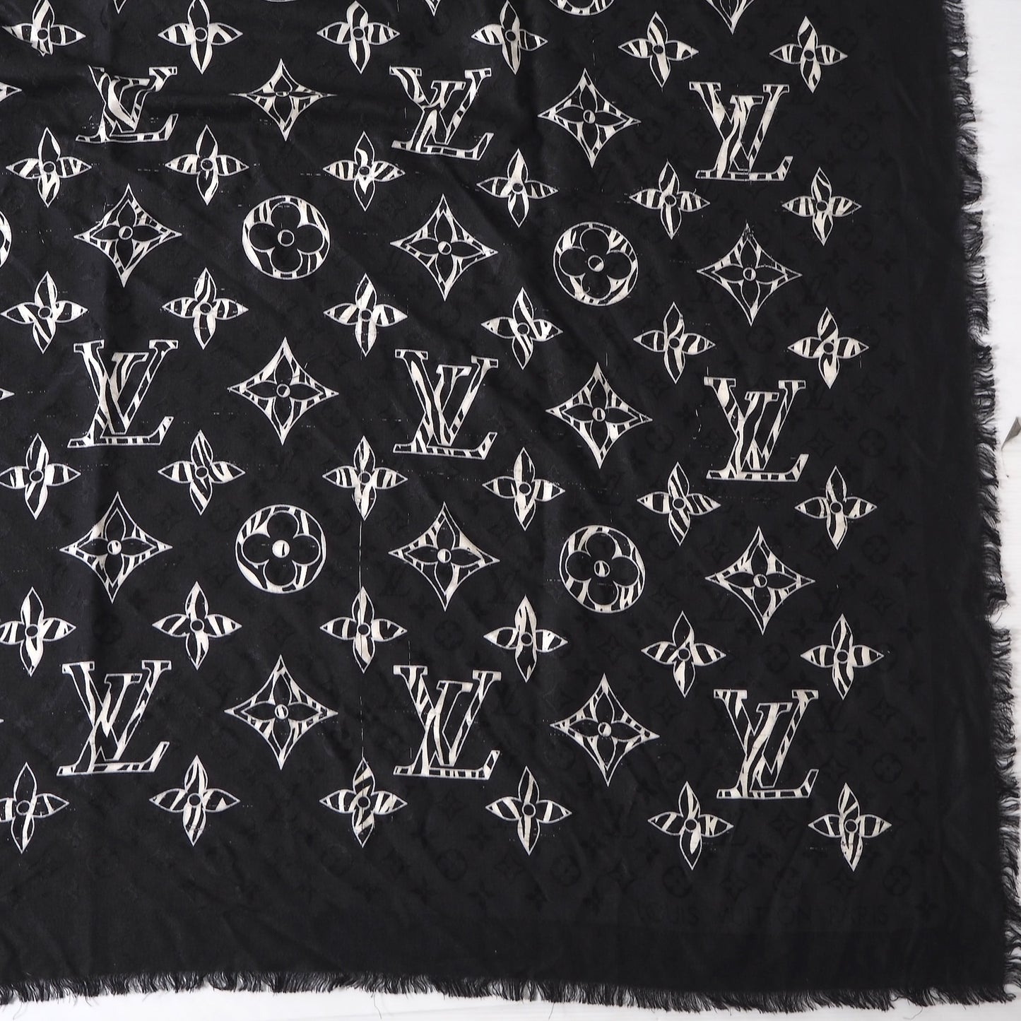 ルイヴィトン Louis Vuitton 20AW M76359 ジャイアントモノグラム ジャングル 大判 ストール ブラック 正規品 6-AD023