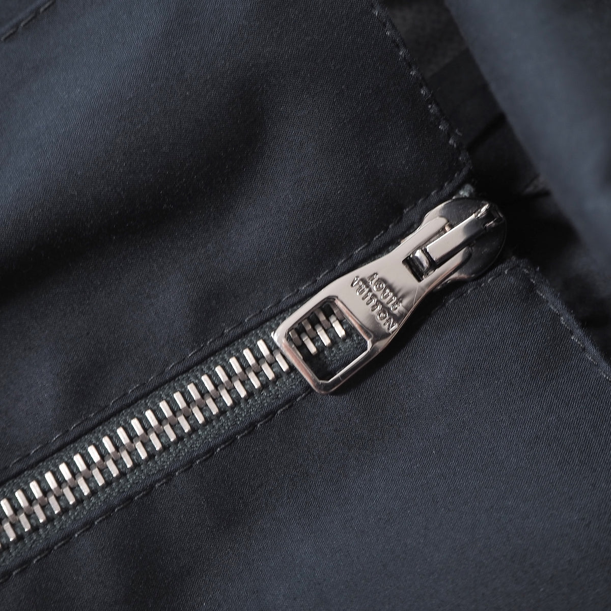 ルイヴィトン LOUIS VUITTON 裏地ダミエ柄 フーデッド ジャケット マッキントッシ 46 ネイビー メンズ 正規品 6-AE031