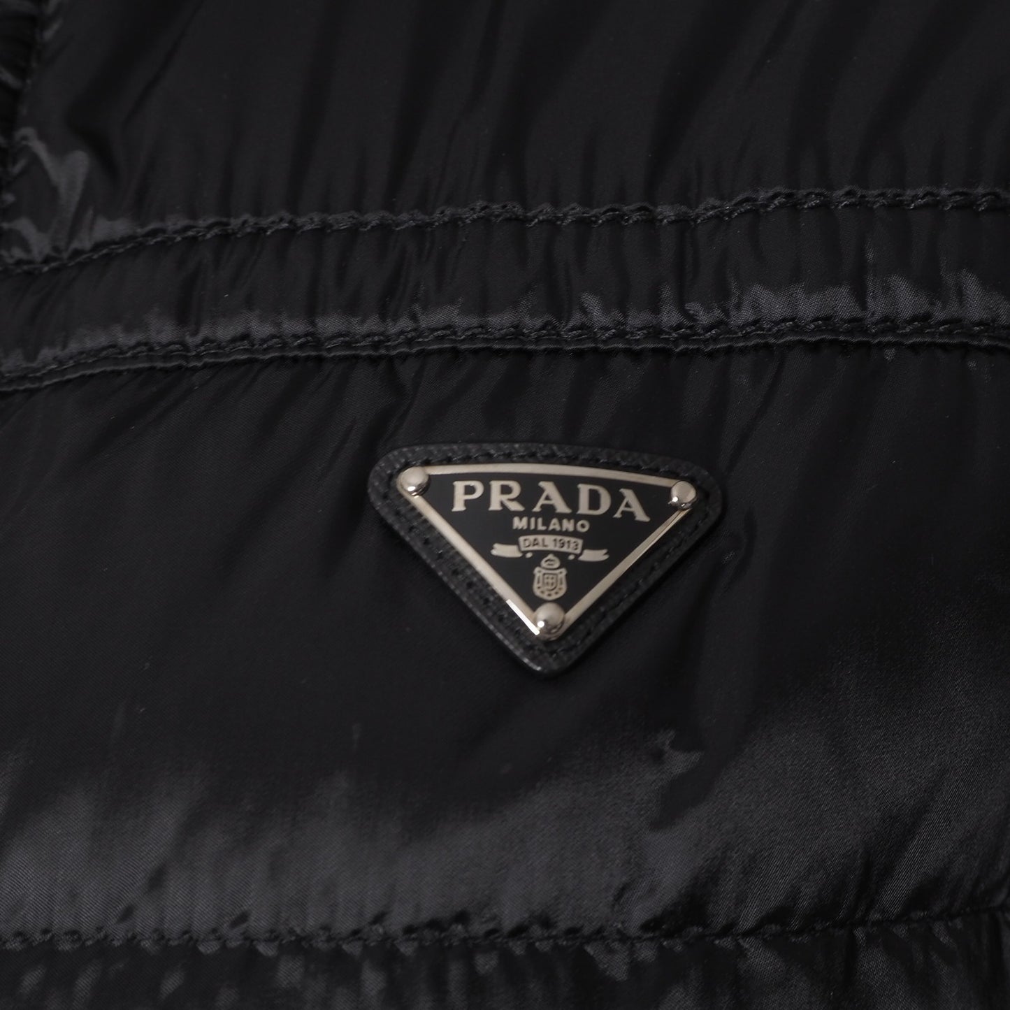 美品 プラダ PRADA トライアングルプレート ダウンベスト 38 ブラック レディース 正規品 6-DC002