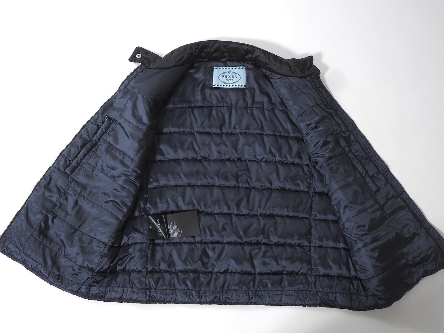 美品 プラダ PRADA トライアングルプレート ダウンベスト 38 ブラック レディース 正規品 6-DC002
