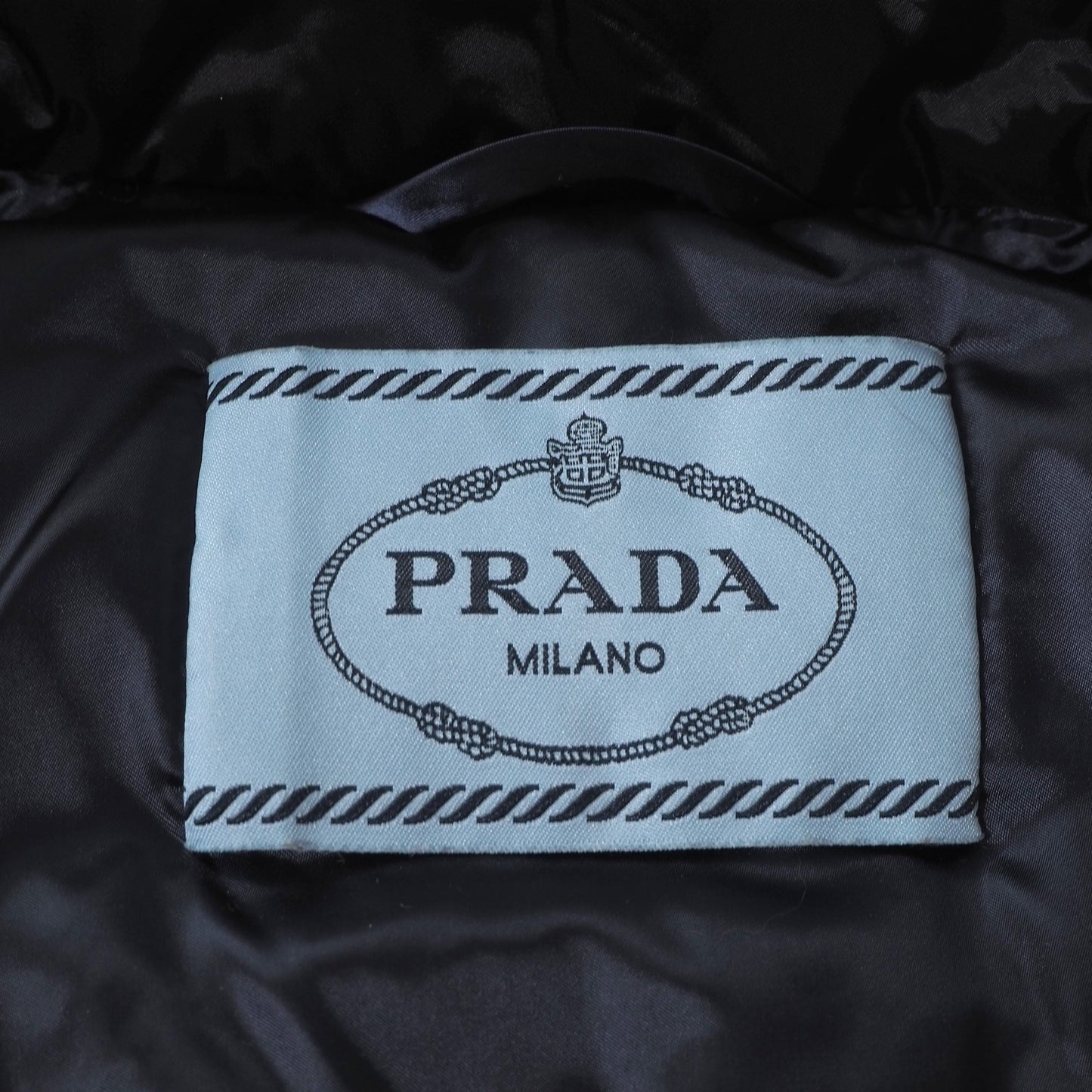 美品 プラダ PRADA トライアングルプレート ダウンベスト 38 ブラック レディース 正規品 6-DC002