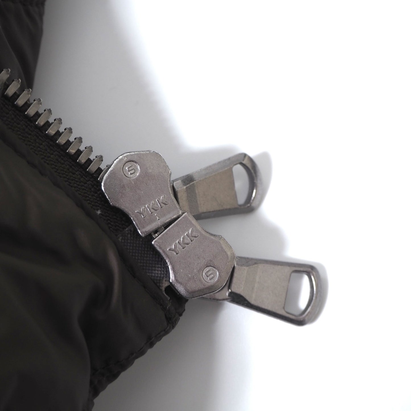 美品 ブルネロクチネリ BRUNELLO CUCINELLI イタリア製 フーデッド ダウンジャケット M ブラウン ハンガー付 メンズ 正規品 6-DE035