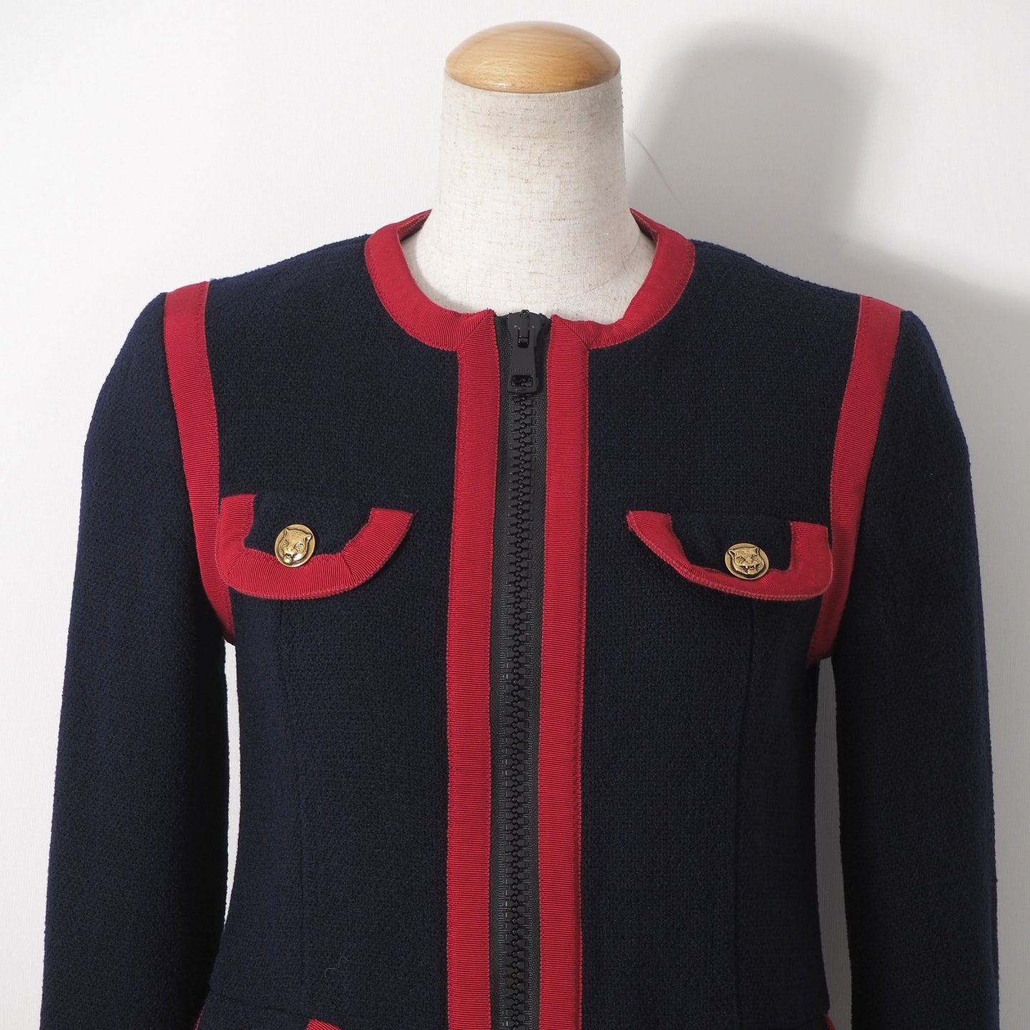 美品 グッチ GUCCI タイガーキャットボタン ジップアップ ノーカラー ジャケット 36 ネイビー レディース 正規品 6-YB030