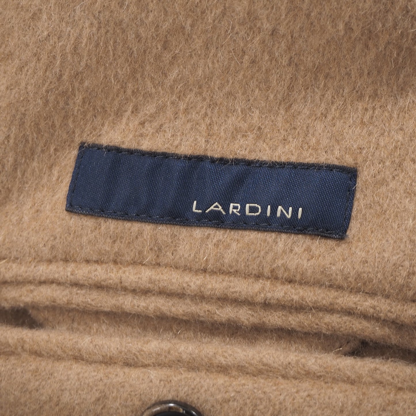 良品 ラルディーニ LARDINI イタリア製 ピュアキャメル ダブルブレスト チェスターコート 48 ベージュ ブートニエール付 メンズ 正規品 6-YB032