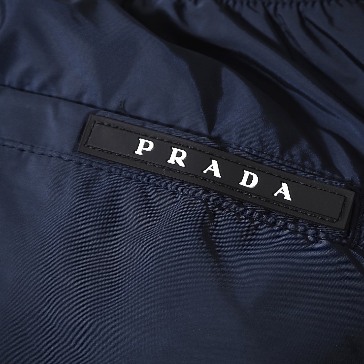 美品 プラダ PRADA 黒タグ 22年製 RE-NYLON ショーツ ショートパンツ ハーフパンツ 48 ネイビー メンズ 正規品 5-YC023