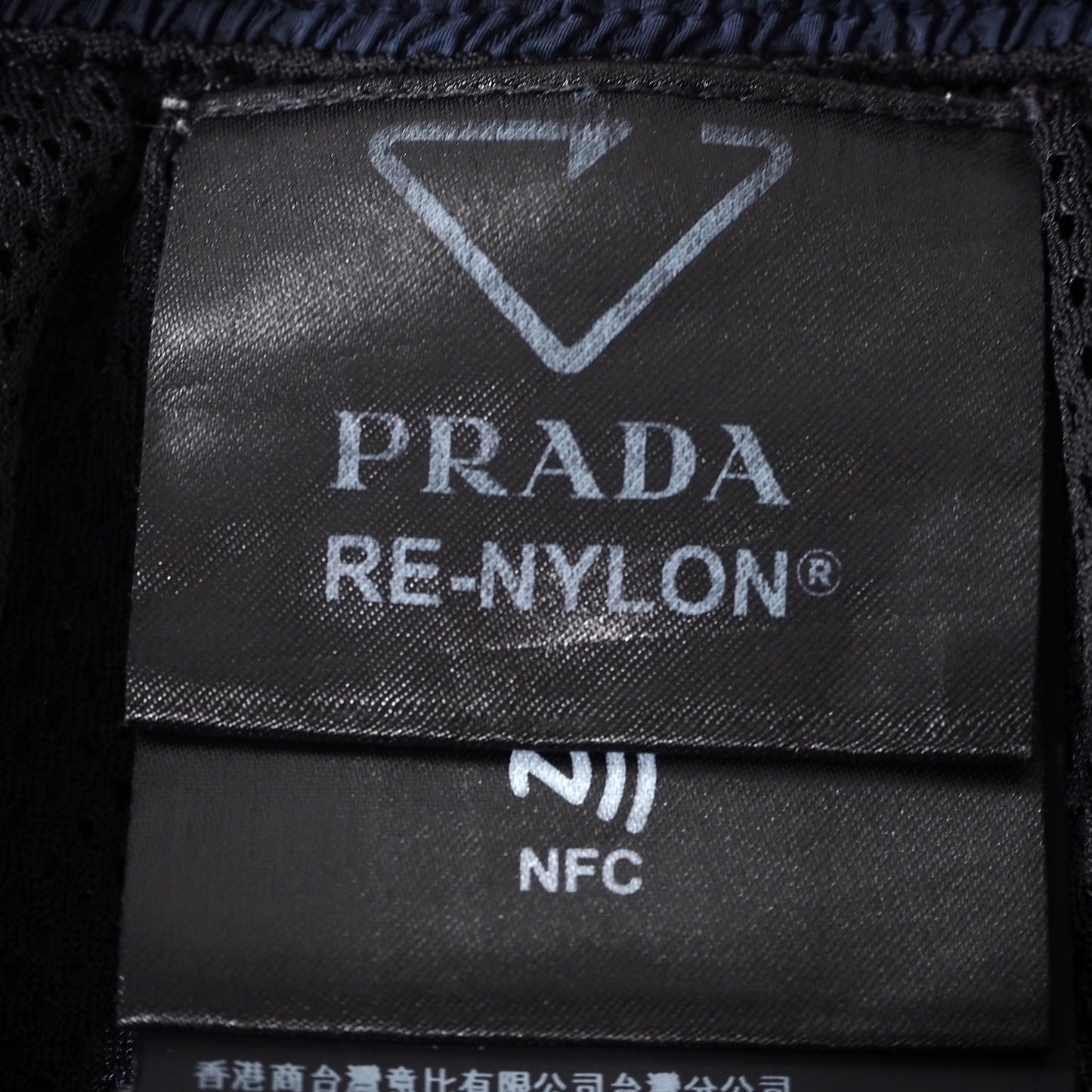 美品 プラダ PRADA 黒タグ 22年製 RE-NYLON ショーツ ショートパンツ ハーフパンツ 48 ネイビー メンズ 正規品 5-YC023