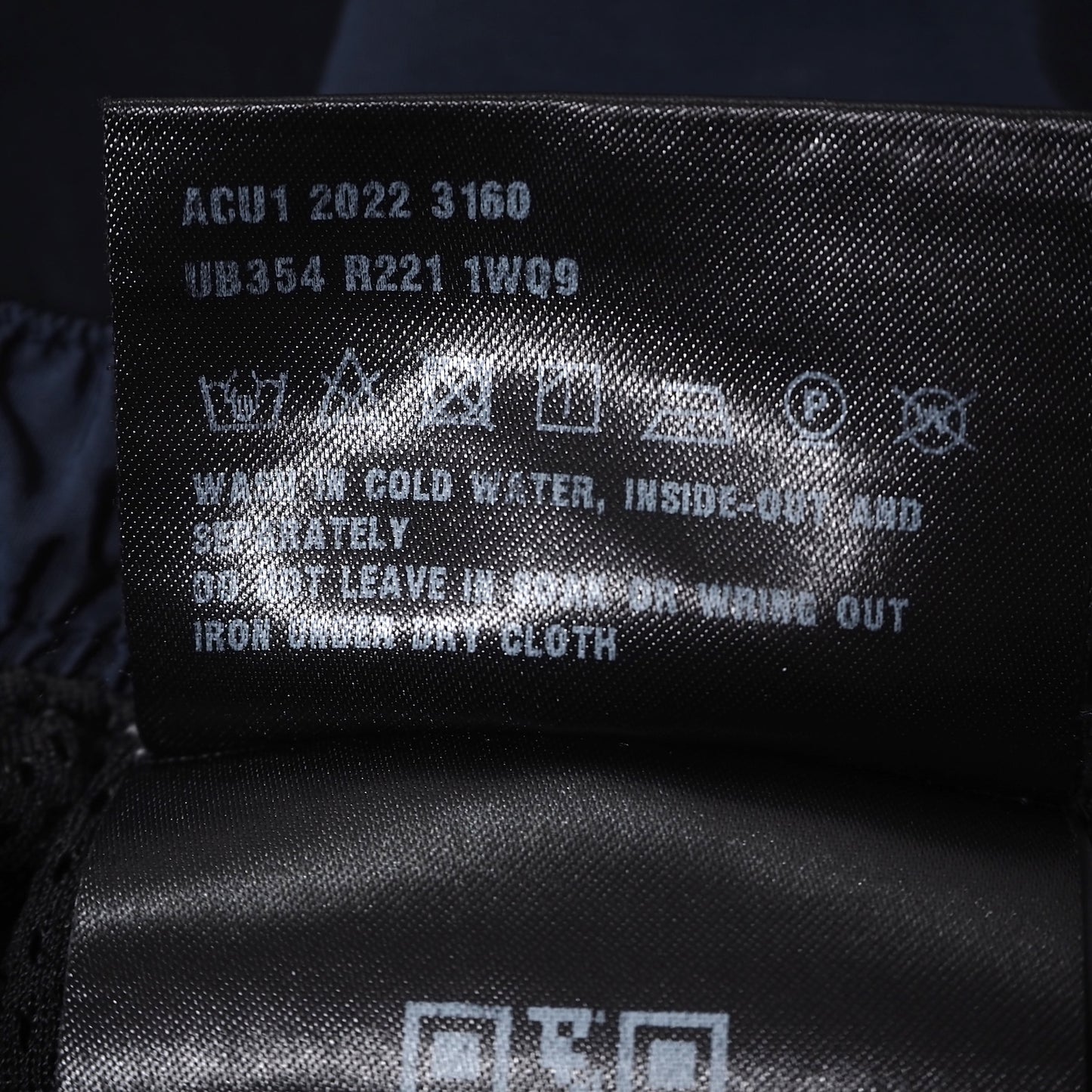 美品 プラダ PRADA 黒タグ 22年製 RE-NYLON ショーツ ショートパンツ ハーフパンツ 48 ネイビー メンズ 正規品 5-YC023