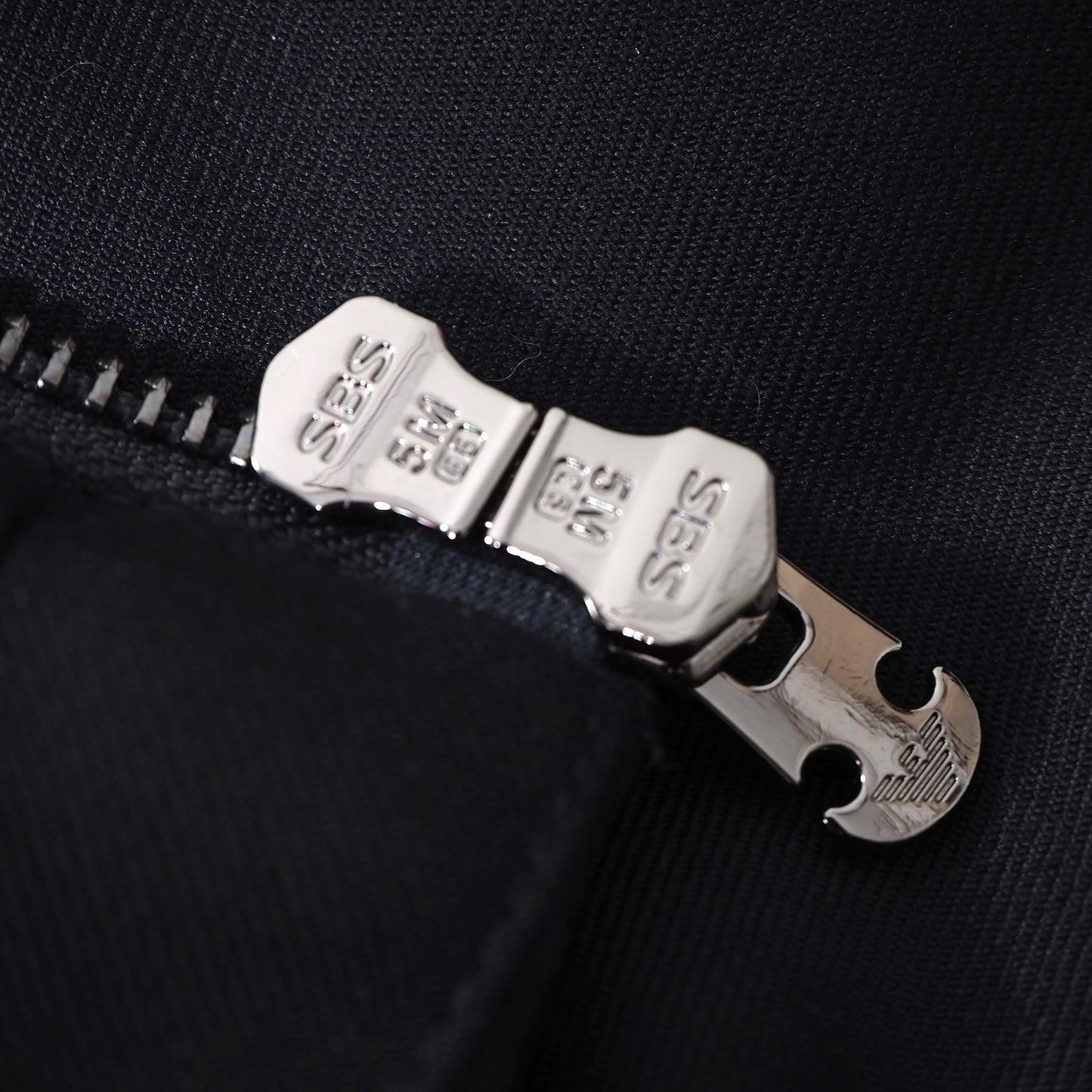 極美品 エンポリオアルマーニ EMPORIO ARMANI 24AW フーデッド ダウンジャケット 52 ダークネイビー メンズ 正規品 5-ZC030