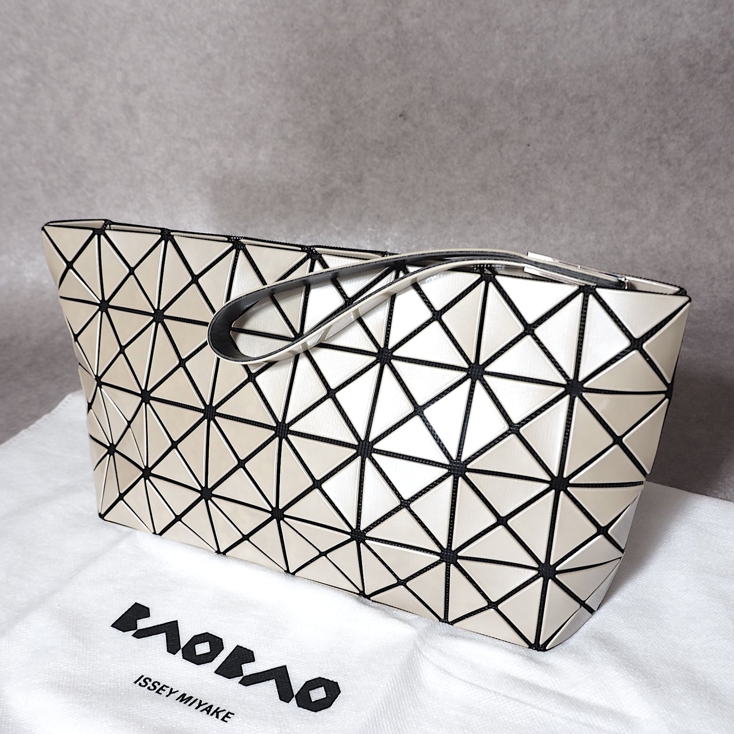 バオバオ BAO BAO ISSEY MIYAKE クラッチバッグ ベージュ レディース 4-YD067