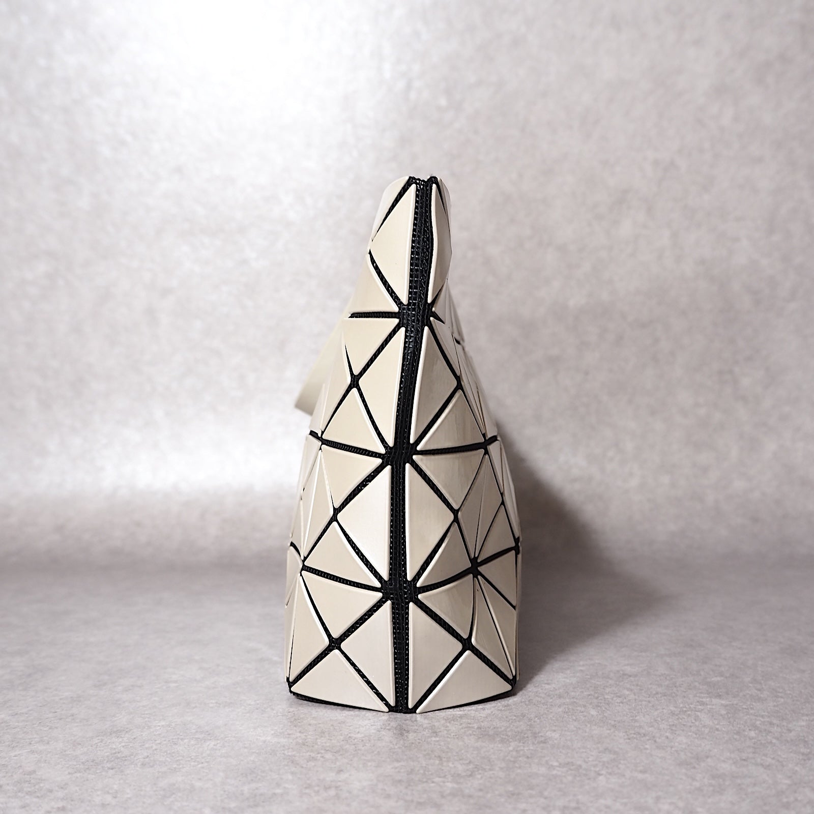 4-YD067バオバオイッセイミヤケベージュ クラッチバッグ バオバオ BAO BAO ISSEY MIYAKE クラッチバッグ ベージュ