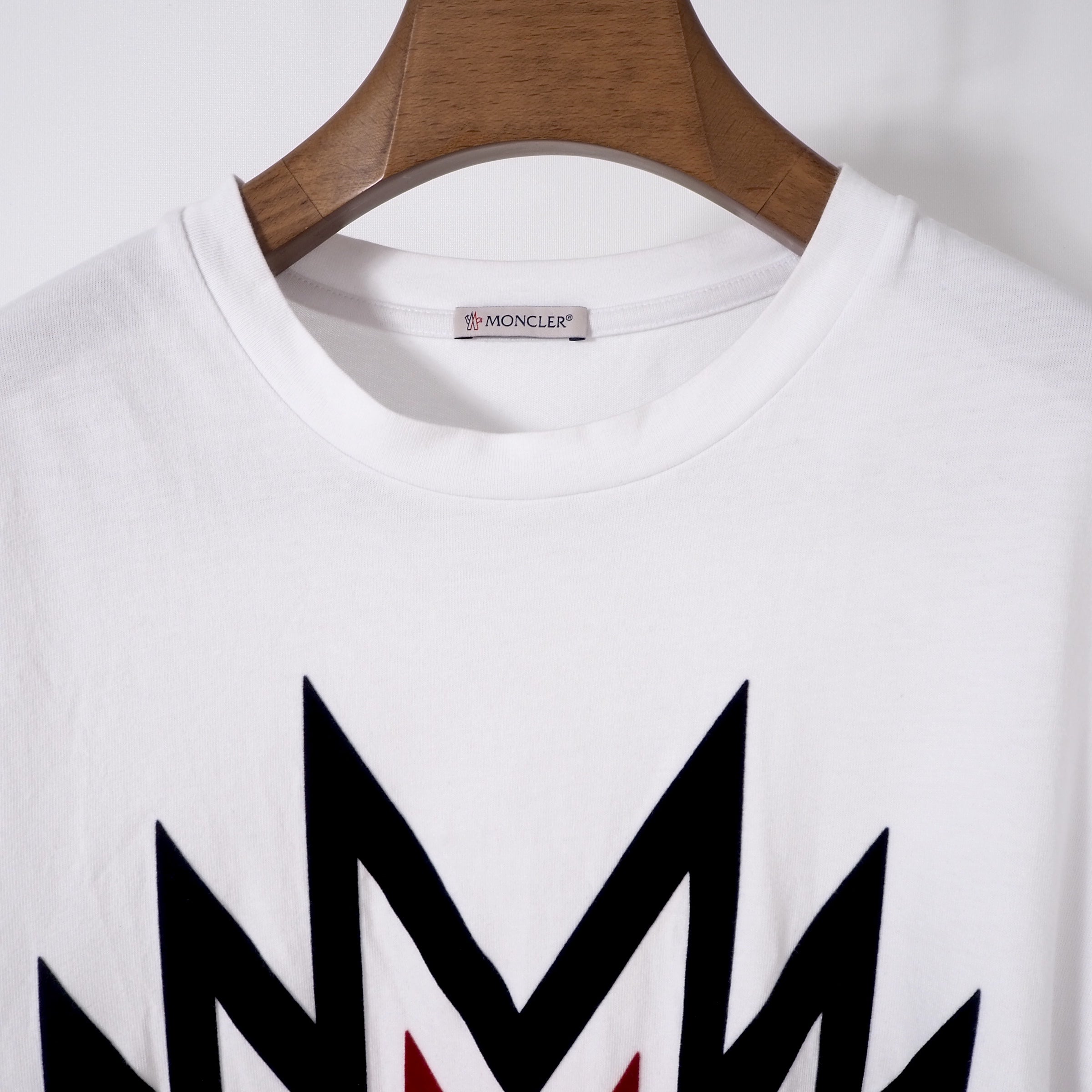 【特価】超美品 MONCLERモンクレール:グラフィックロゴTサイズS正規品 モンクレール MONCLER 22SS グラフィック ロゴ Tシャツ L