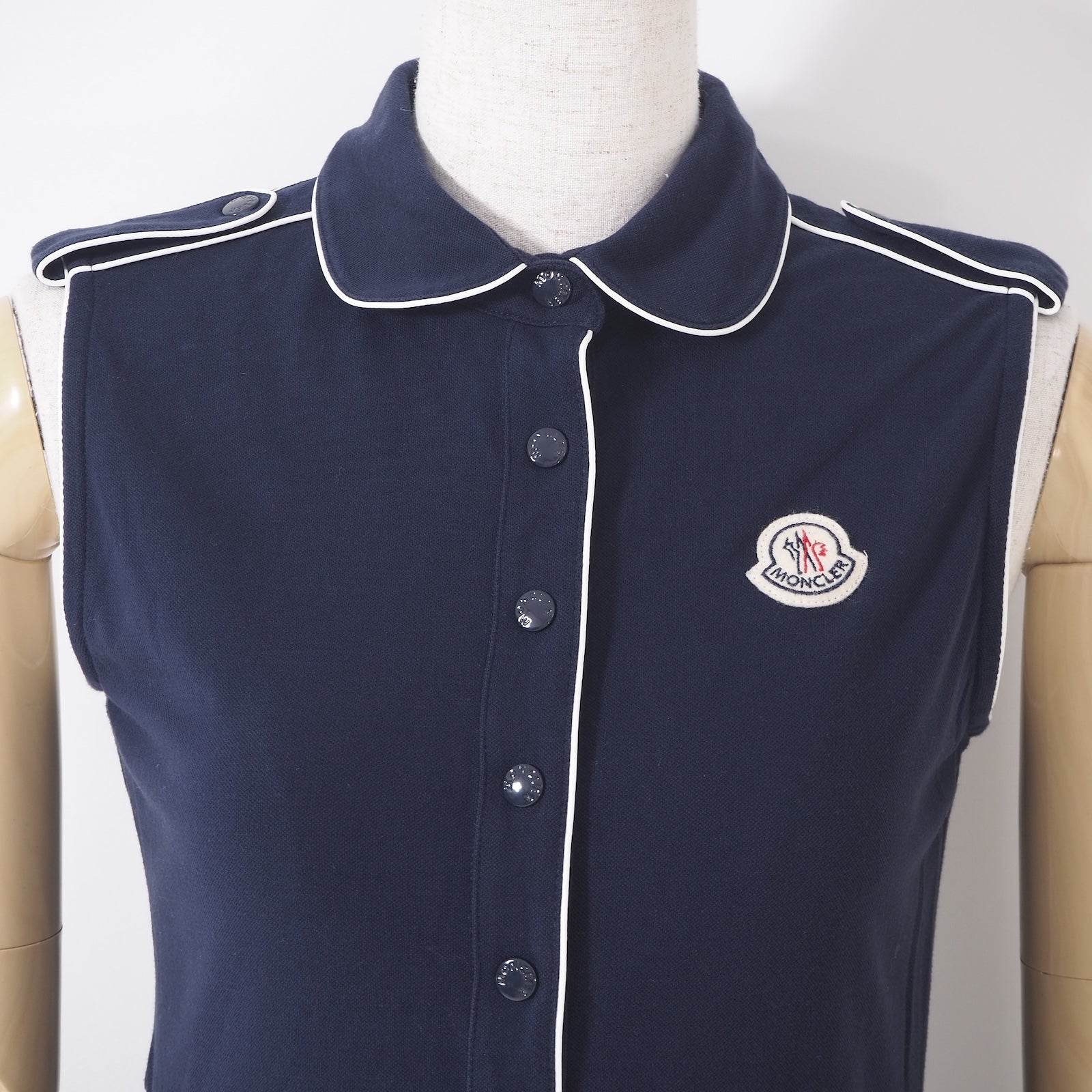 MONCLER ノースリーブポロシャツ　レディースSサイズ MONCLER ネイビー ノースリーブポロシャツ S